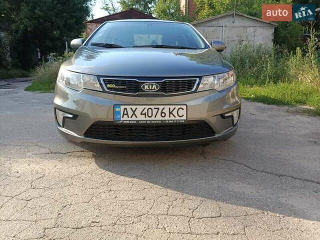 Серый Киа Форте, объемом двигателя 1.59 л и пробегом 110 тыс. км за 7200 $, фото 2 на Automoto.ua