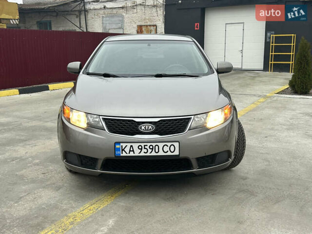 Серый Киа Форте, объемом двигателя 2 л и пробегом 250 тыс. км за 7200 $, фото 19 на Automoto.ua