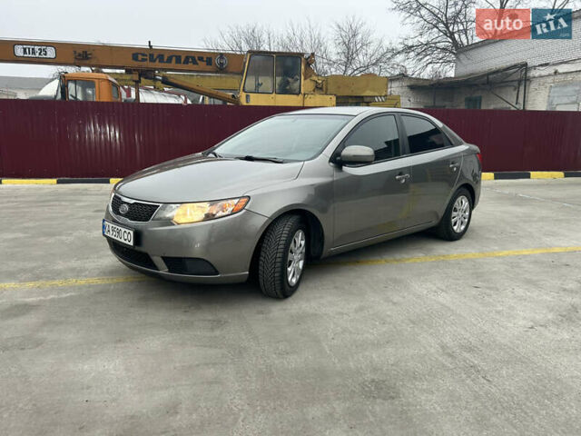 Серый Киа Форте, объемом двигателя 2 л и пробегом 250 тыс. км за 7200 $, фото 9 на Automoto.ua