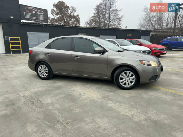 Серый Киа Форте, объемом двигателя 2 л и пробегом 250 тыс. км за 7200 $, фото 11 на Automoto.ua