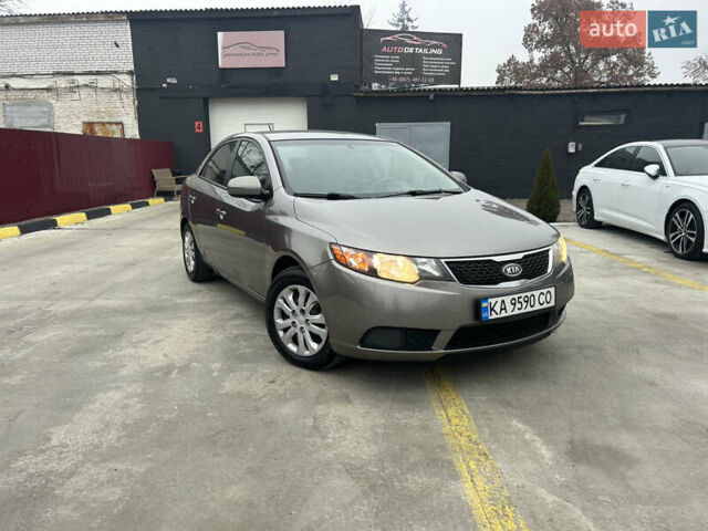Серый Киа Форте, объемом двигателя 2 л и пробегом 250 тыс. км за 7200 $, фото 10 на Automoto.ua