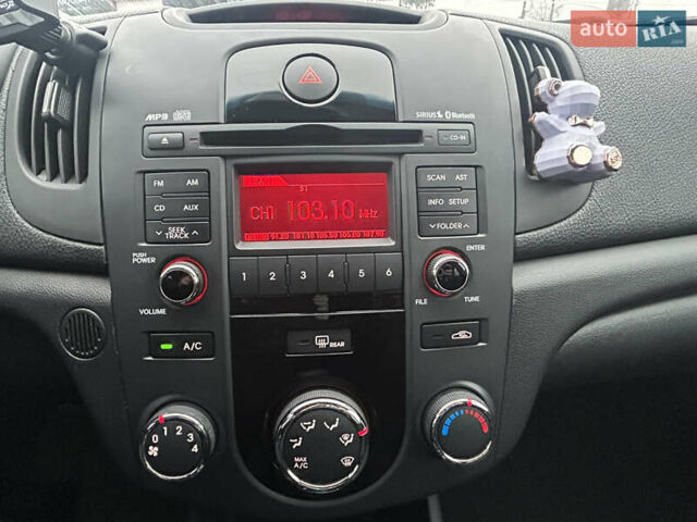 Серый Киа Форте, объемом двигателя 2 л и пробегом 250 тыс. км за 7200 $, фото 33 на Automoto.ua