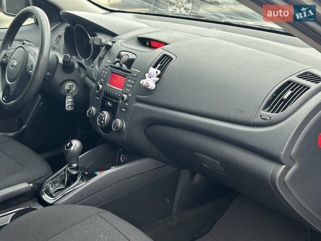 Серый Киа Форте, объемом двигателя 2 л и пробегом 250 тыс. км за 7200 $, фото 31 на Automoto.ua