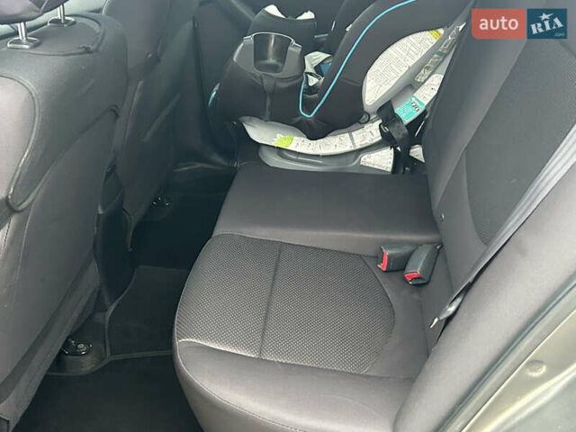 Серый Киа Форте, объемом двигателя 2 л и пробегом 250 тыс. км за 7200 $, фото 28 на Automoto.ua