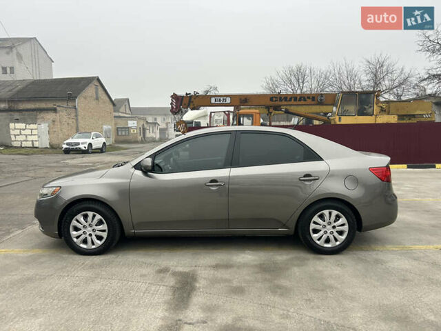 Серый Киа Форте, объемом двигателя 2 л и пробегом 250 тыс. км за 7200 $, фото 7 на Automoto.ua
