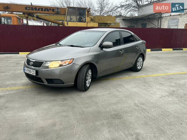 Серый Киа Форте, объемом двигателя 2 л и пробегом 250 тыс. км за 7200 $, фото 20 на Automoto.ua
