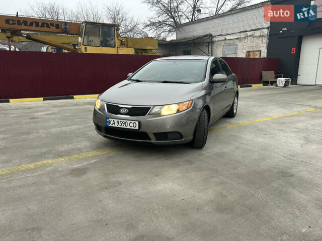 Серый Киа Форте, объемом двигателя 2 л и пробегом 250 тыс. км за 7200 $, фото 8 на Automoto.ua