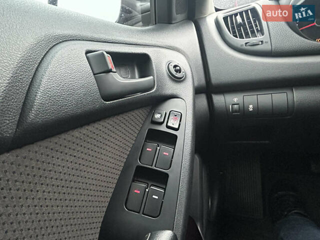 Серый Киа Форте, объемом двигателя 2 л и пробегом 250 тыс. км за 7200 $, фото 38 на Automoto.ua