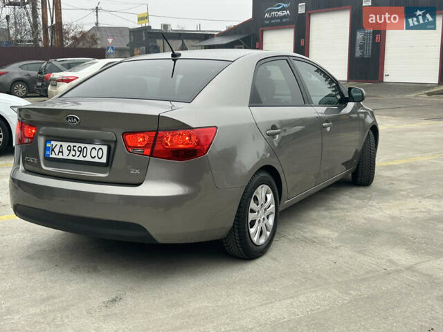 Серый Киа Форте, объемом двигателя 2 л и пробегом 250 тыс. км за 7200 $, фото 17 на Automoto.ua