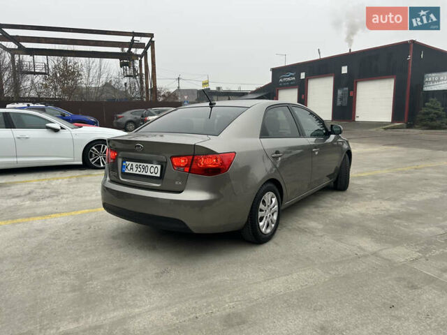 Серый Киа Форте, объемом двигателя 2 л и пробегом 250 тыс. км за 7200 $, фото 12 на Automoto.ua