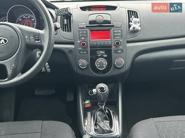 Серый Киа Форте, объемом двигателя 2 л и пробегом 250 тыс. км за 7200 $, фото 26 на Automoto.ua