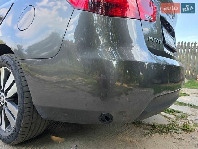 Серый Киа Форте, объемом двигателя 2 л и пробегом 286 тыс. км за 6600 $, фото 6 на Automoto.ua