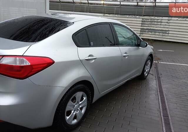 Серый Киа Форте, объемом двигателя 1.6 л и пробегом 218 тыс. км за 7200 $, фото 4 на Automoto.ua