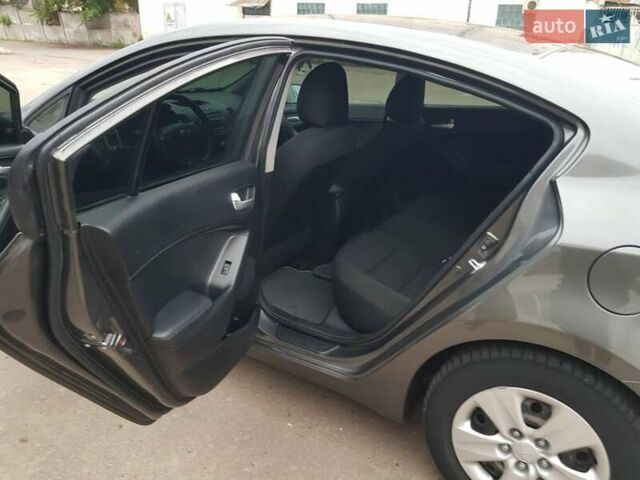 Серый Киа Форте, объемом двигателя 1.59 л и пробегом 131 тыс. км за 7350 $, фото 6 на Automoto.ua
