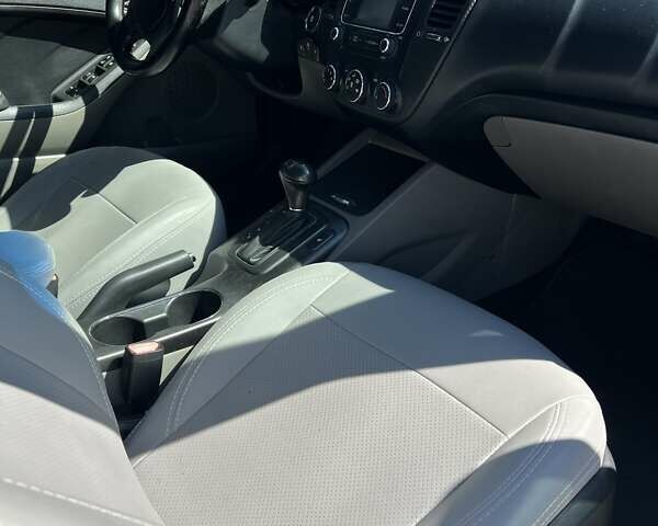 Сірий Кіа Форте, об'ємом двигуна 2 л та пробігом 165 тис. км за 10000 $, фото 19 на Automoto.ua