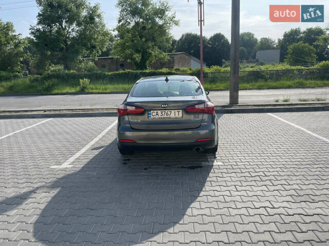 Серый Киа Форте, объемом двигателя 2 л и пробегом 160 тыс. км за 7200 $, фото 7 на Automoto.ua