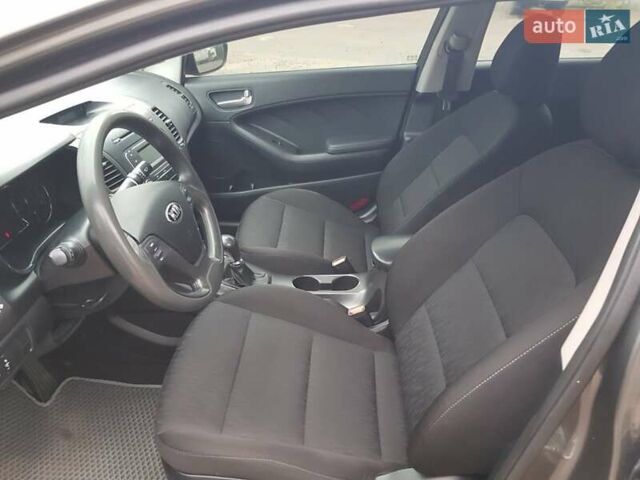 Серый Киа Форте, объемом двигателя 1.59 л и пробегом 131 тыс. км за 7350 $, фото 3 на Automoto.ua