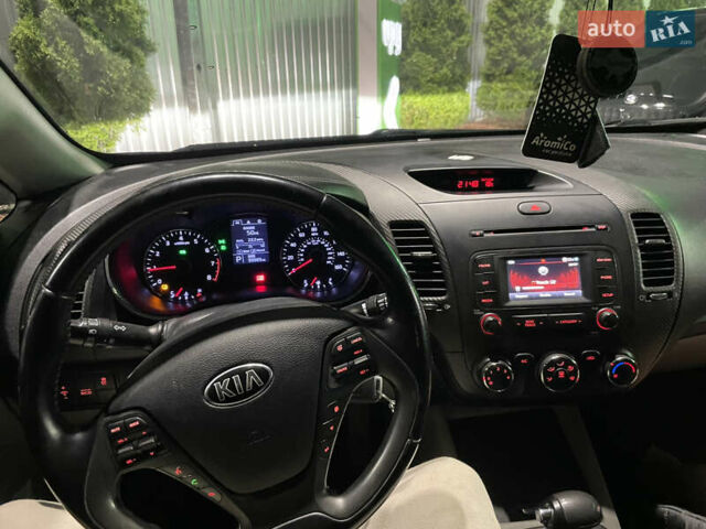 Серый Киа Форте, объемом двигателя 2 л и пробегом 160 тыс. км за 7200 $, фото 14 на Automoto.ua