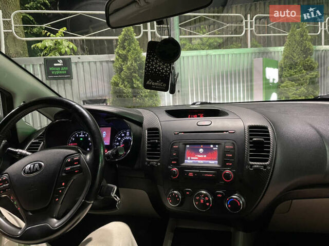 Серый Киа Форте, объемом двигателя 2 л и пробегом 160 тыс. км за 7200 $, фото 16 на Automoto.ua