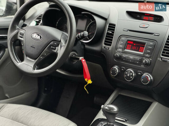 Сірий Кіа Форте, об'ємом двигуна 1.8 л та пробігом 323 тис. км за 7400 $, фото 9 на Automoto.ua