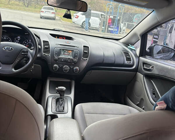 Сірий Кіа Форте, об'ємом двигуна 1.8 л та пробігом 217 тис. км за 8000 $, фото 5 на Automoto.ua