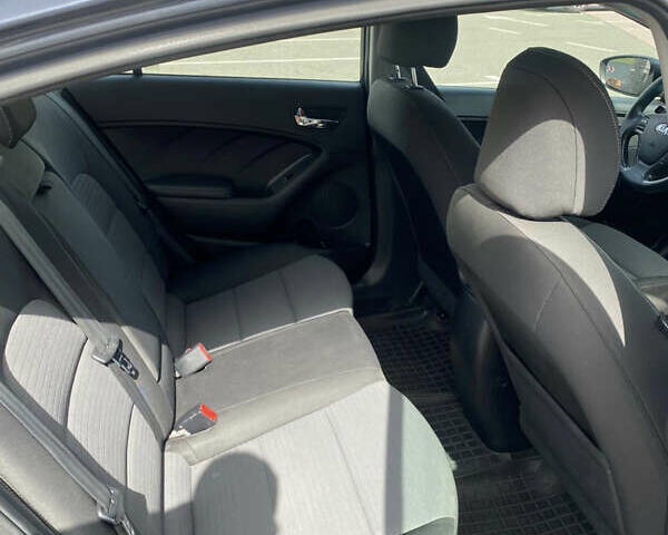 Серый Киа Форте, объемом двигателя 1.8 л и пробегом 220 тыс. км за 9000 $, фото 6 на Automoto.ua