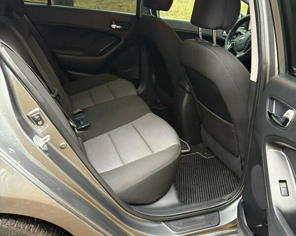 Серый Киа Форте, объемом двигателя 2 л и пробегом 159 тыс. км за 9200 $, фото 15 на Automoto.ua