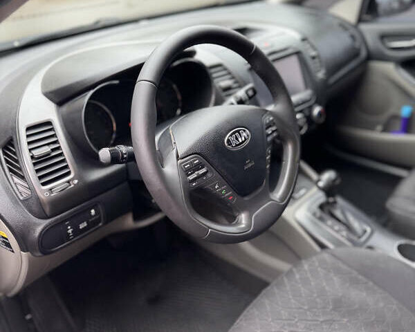 Серый Киа Форте, объемом двигателя 1.8 л и пробегом 302 тыс. км за 7850 $, фото 5 на Automoto.ua