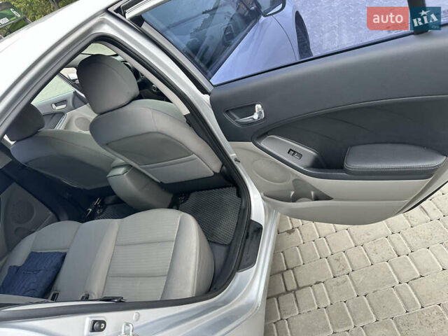 Сірий Кіа Форте, об'ємом двигуна 1.8 л та пробігом 174 тис. км за 7800 $, фото 14 на Automoto.ua