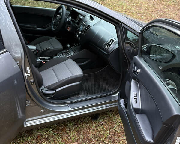 Серый Киа Форте, объемом двигателя 2 л и пробегом 159 тыс. км за 9200 $, фото 13 на Automoto.ua