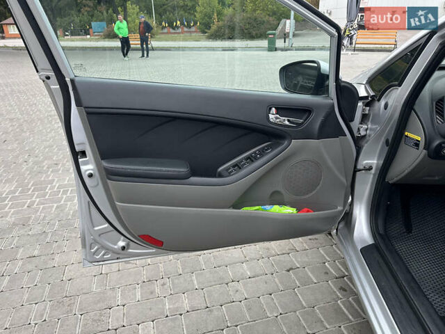 Сірий Кіа Форте, об'ємом двигуна 1.8 л та пробігом 174 тис. км за 7800 $, фото 9 на Automoto.ua