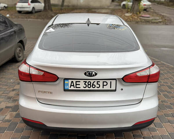 Серый Киа Форте, объемом двигателя 1.8 л и пробегом 302 тыс. км за 7850 $, фото 3 на Automoto.ua