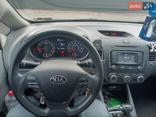 Сірий Кіа Форте, об'ємом двигуна 2 л та пробігом 256 тис. км за 12000 $, фото 15 на Automoto.ua