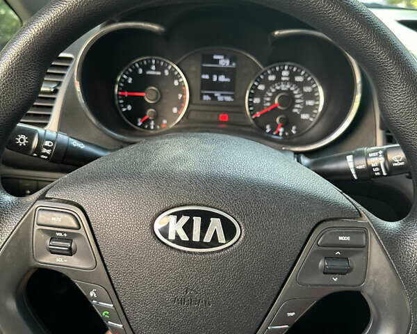 Серый Киа Форте, объемом двигателя 2 л и пробегом 90 тыс. км за 9200 $, фото 31 на Automoto.ua