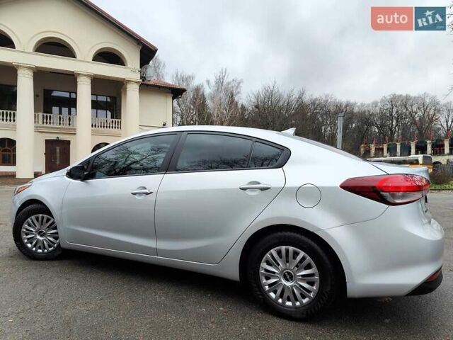 Серый Киа Форте, объемом двигателя 2 л и пробегом 257 тыс. км за 6990 $, фото 9 на Automoto.ua