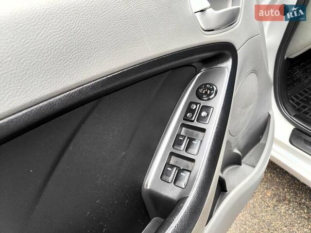 Серый Киа Форте, объемом двигателя 2 л и пробегом 257 тыс. км за 6990 $, фото 32 на Automoto.ua