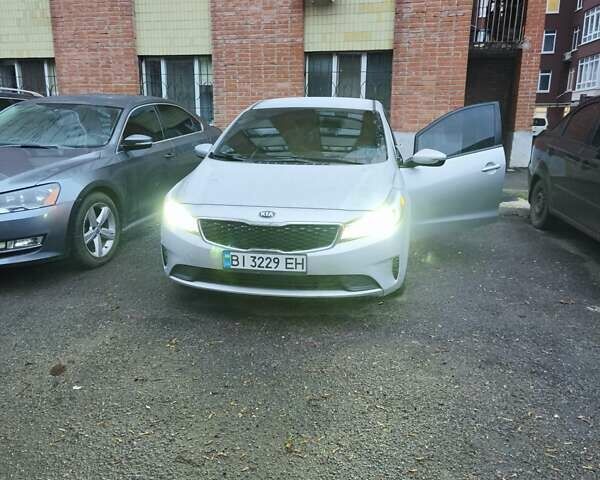 Серый Киа Форте, объемом двигателя 2 л и пробегом 54 тыс. км за 10200 $, фото 7 на Automoto.ua