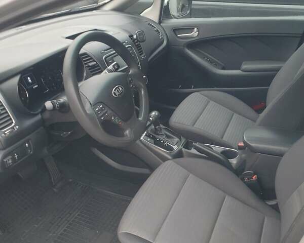 Серый Киа Форте, объемом двигателя 2 л и пробегом 200 тыс. км за 8500 $, фото 15 на Automoto.ua