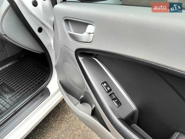 Серый Киа Форте, объемом двигателя 2 л и пробегом 257 тыс. км за 6990 $, фото 44 на Automoto.ua