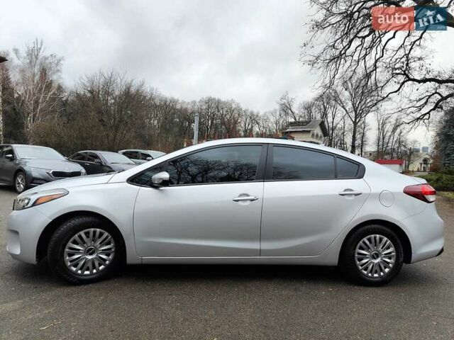 Серый Киа Форте, объемом двигателя 2 л и пробегом 257 тыс. км за 6990 $, фото 5 на Automoto.ua