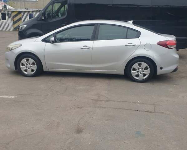 Серый Киа Форте, объемом двигателя 2 л и пробегом 200 тыс. км за 8500 $, фото 5 на Automoto.ua