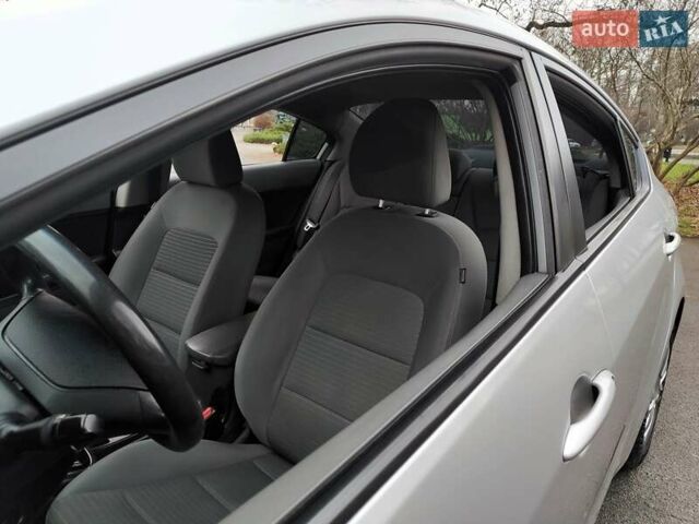 Серый Киа Форте, объемом двигателя 2 л и пробегом 257 тыс. км за 6990 $, фото 2 на Automoto.ua