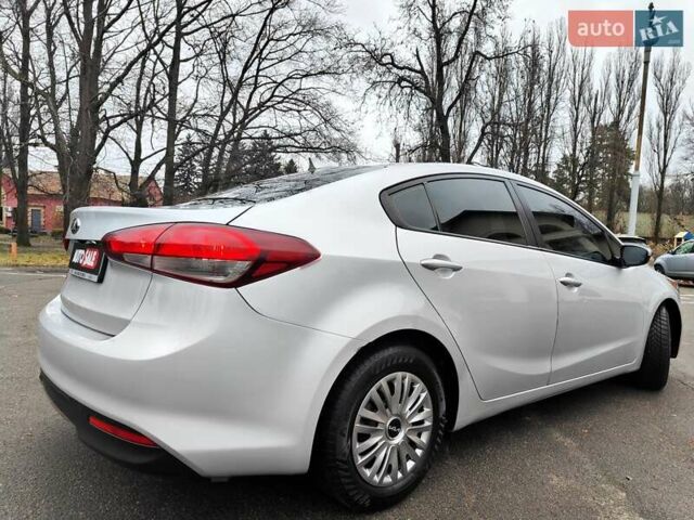 Серый Киа Форте, объемом двигателя 2 л и пробегом 257 тыс. км за 6990 $, фото 19 на Automoto.ua