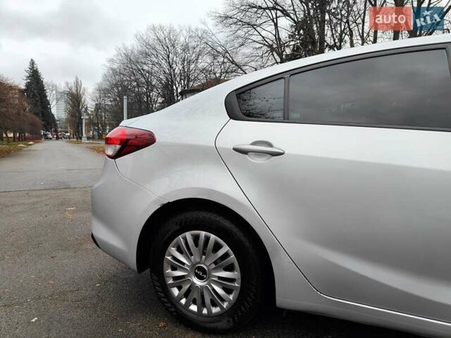 Серый Киа Форте, объемом двигателя 2 л и пробегом 257 тыс. км за 6990 $, фото 26 на Automoto.ua