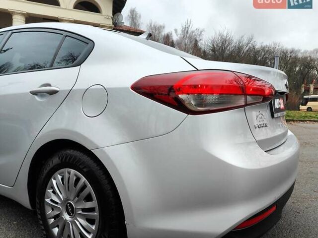 Серый Киа Форте, объемом двигателя 2 л и пробегом 257 тыс. км за 6990 $, фото 12 на Automoto.ua