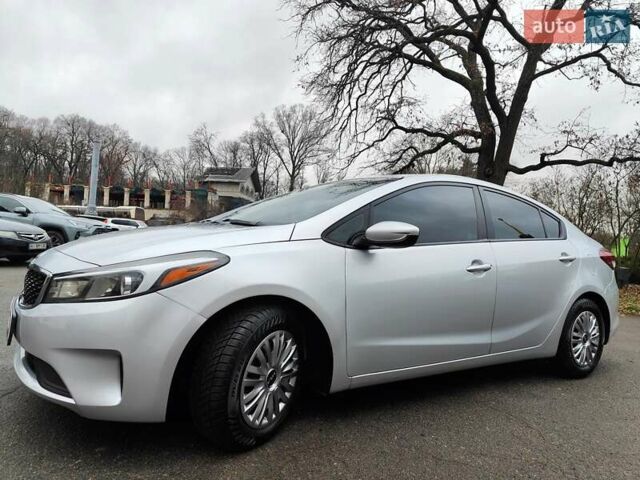 Серый Киа Форте, объемом двигателя 2 л и пробегом 257 тыс. км за 6990 $, фото 3 на Automoto.ua