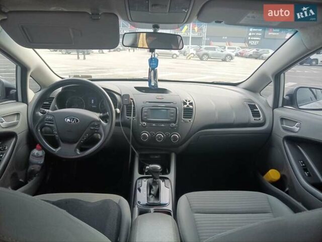 Сірий Кіа Форте, об'ємом двигуна 2 л та пробігом 256 тис. км за 12000 $, фото 4 на Automoto.ua