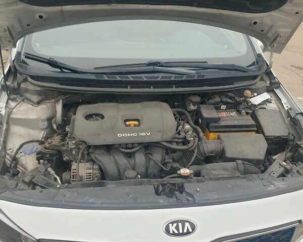 Серый Киа Форте, объемом двигателя 2 л и пробегом 200 тыс. км за 8500 $, фото 1 на Automoto.ua