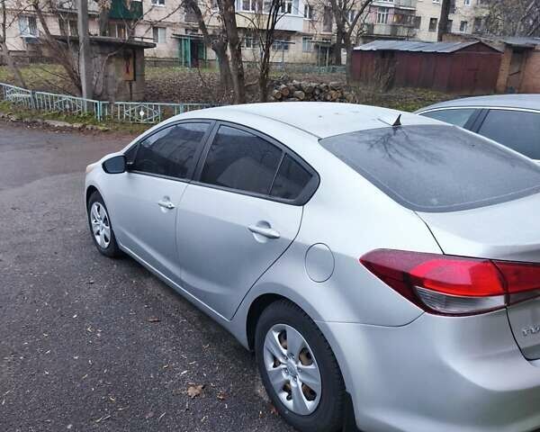 Серый Киа Форте, объемом двигателя 2 л и пробегом 54 тыс. км за 10200 $, фото 5 на Automoto.ua