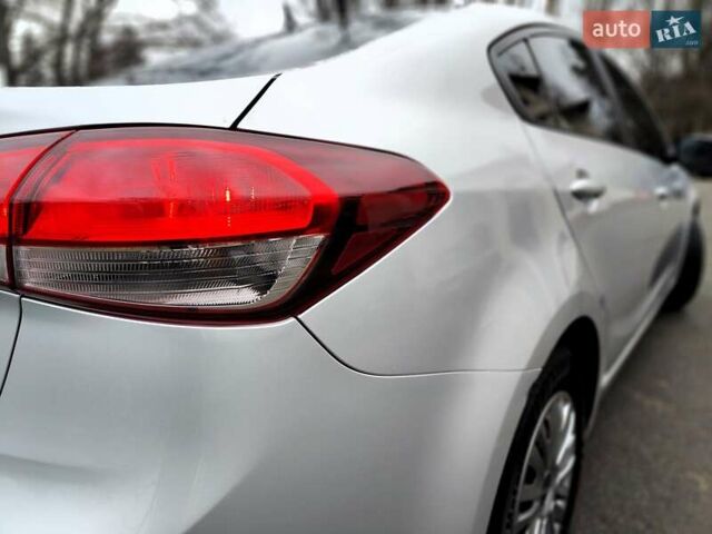 Серый Киа Форте, объемом двигателя 2 л и пробегом 257 тыс. км за 6990 $, фото 16 на Automoto.ua